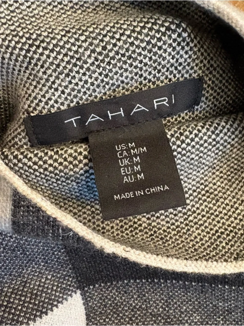Tahari Plaid Windowpane Turtleneck Sweater Medium  Black Gray Preppy Minimalist